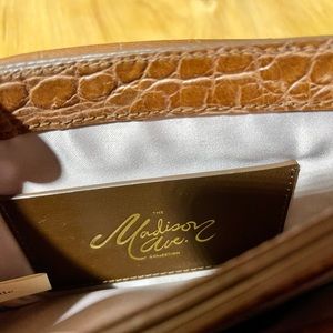 BROWN LEATHER KATE SPADE WRISTLET